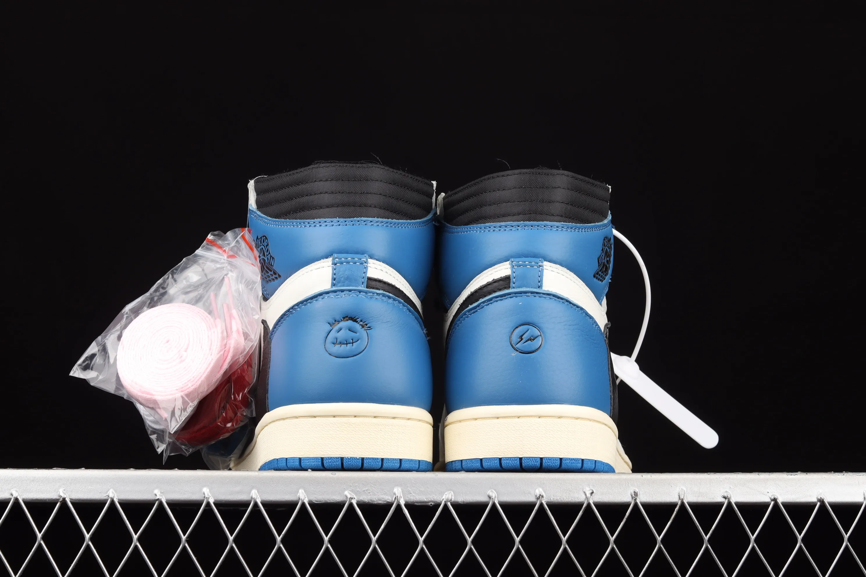 All categories Air Jordan Jordan series basketball shoes Air Jordan 1 High cost-effective version Travis Scott x Air Jordan 1 High OG AJ1 Joe 1 lightning overhead high top DH3227-105